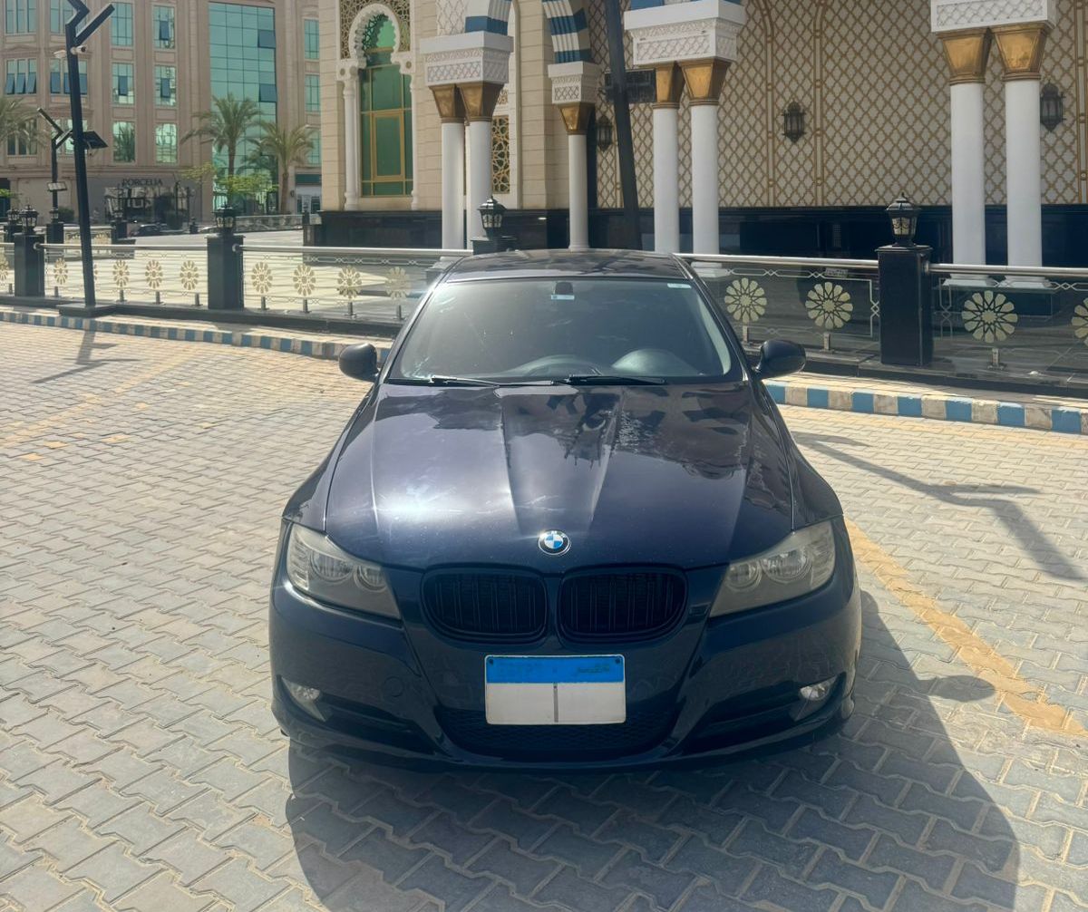 BMW E90 318 FACELIFT - 2010 Deals on Wheels showroom and vehicle collection, photo 1